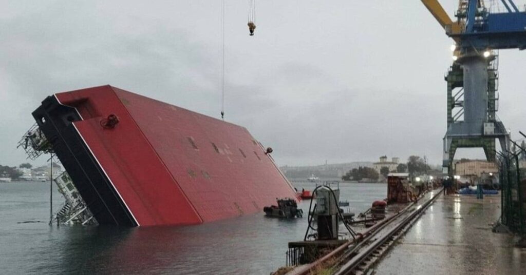 2 νεκροί και 20 τραυματίες από ανατροπή πλωτού γερανού