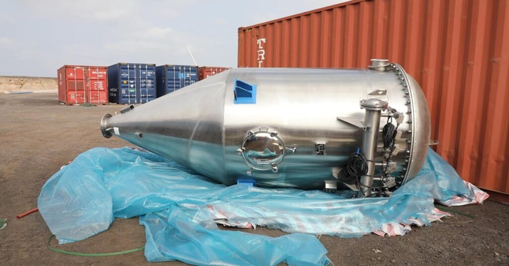 Τεράστια κατάσχεση: Δεκάδες κοντέινερ με στρατιωτικό εξοπλισμό στα χέρια των αρχών