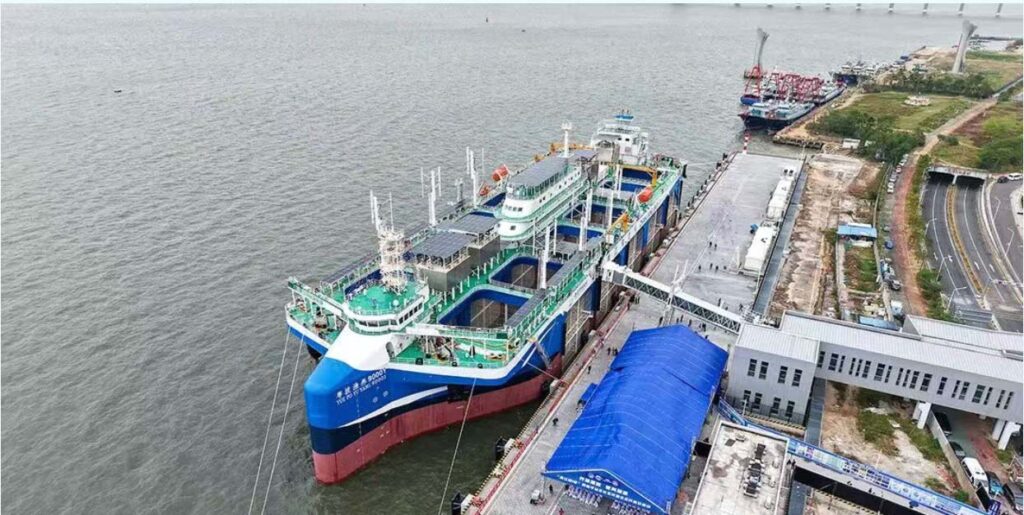 το πρώτο ιχθυοτροφείο-πλοίο με δυνατότητα DP