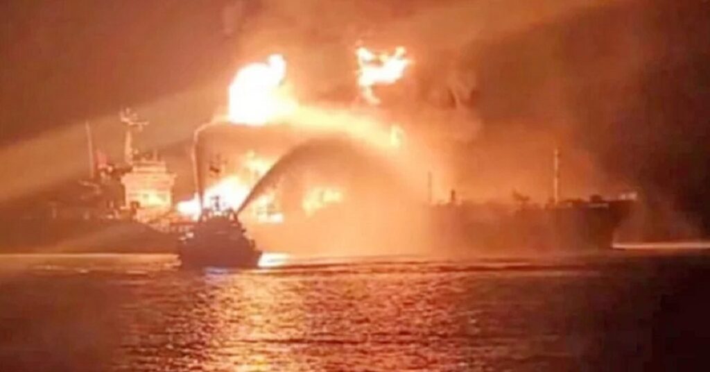 Τουρκικό πλοίο φορτωμένο με υγραέριο χτυπήθηκε από ρωσικά πυρά στην Οδησσό – Εκκενώνονται χωριά υπό τον φόβο της έκρηξης