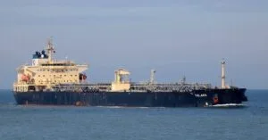 Έκτακτο: Ελεύθερο το δεξαμενόπλοιο που είχε κατασχέσει το Ιράν peirateia_tanker_apo_to_iran