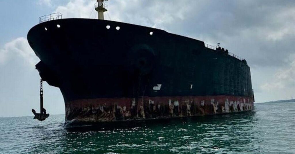 Στο «σφυρί» δεξαμενόπλοιο VLCC φορτωμένο με χιλιάδες τόνους πετρελαίου