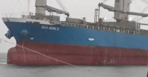 sygkroush_forthgou_ploiou_me_alieutika