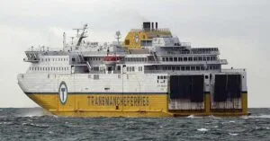 tainia_se_epivathgo_ploio