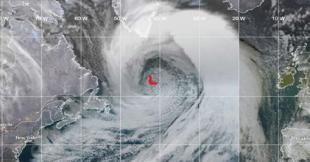 Γιγαντιαία κύματα 15 μέτρων σαρώνουν τον Βόρειο Ατλαντικό-Σαρώνει η σφοδρή καταιγίδα