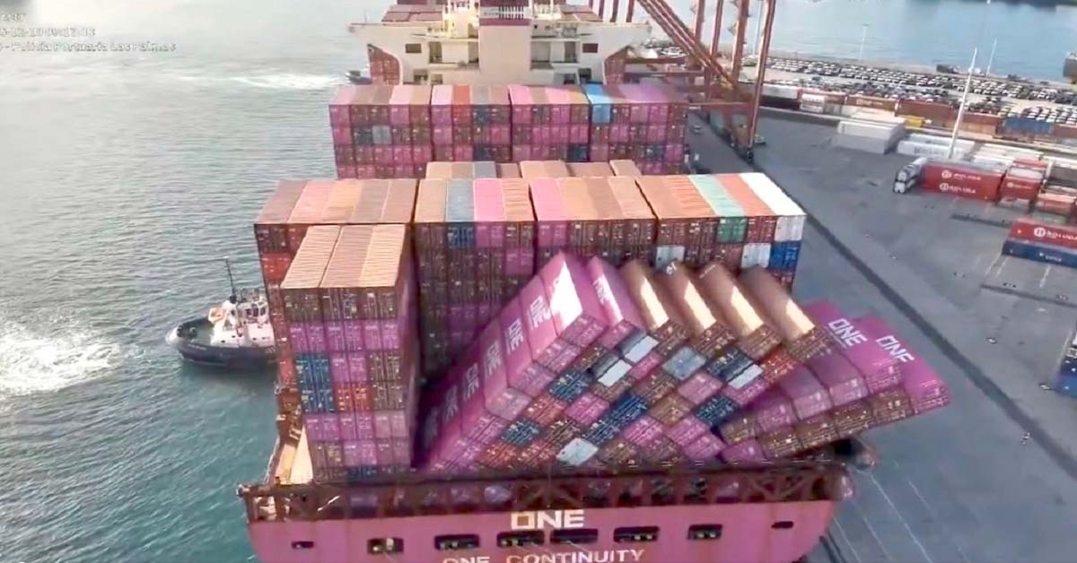 Το πλοίο μεταφοράς εμπορευματοκιβωτίων ONE Continuity παρέκλινε της πορείας του και κατέφτασε έκτακτος στο λιμάνι στα Κανάρια Νησιά για βοήθεια, αφού προηγουμένως έπεσε σε κακοκαιρία και έχασε περίπου 50 εμπορευματοκιβώτια