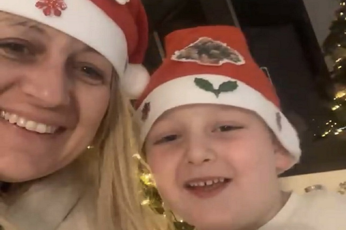 Το συγκινητικό μήνυμα του μικρού Άγγελου στον πατέρα του που είναι μπαρκαρισμένος αγγίζει κάθε ναυτικό που αυτές τις ημέρες βρίσκεται μακριά από το σπίτι