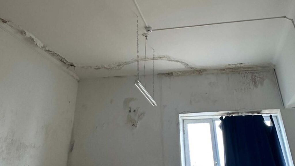 Τα προβλήματα στην ΑΕΝ Ασπροπύργου (Ακαδημία Εμπορικού Ναυτικού Ασπροπύργου) με τις πλημμυρισμένες αίθουσες της Ακαδημίας, αναδεικνύει το ΔΣ του Συλλόγου Σπουδαστών της Ακαδημίας