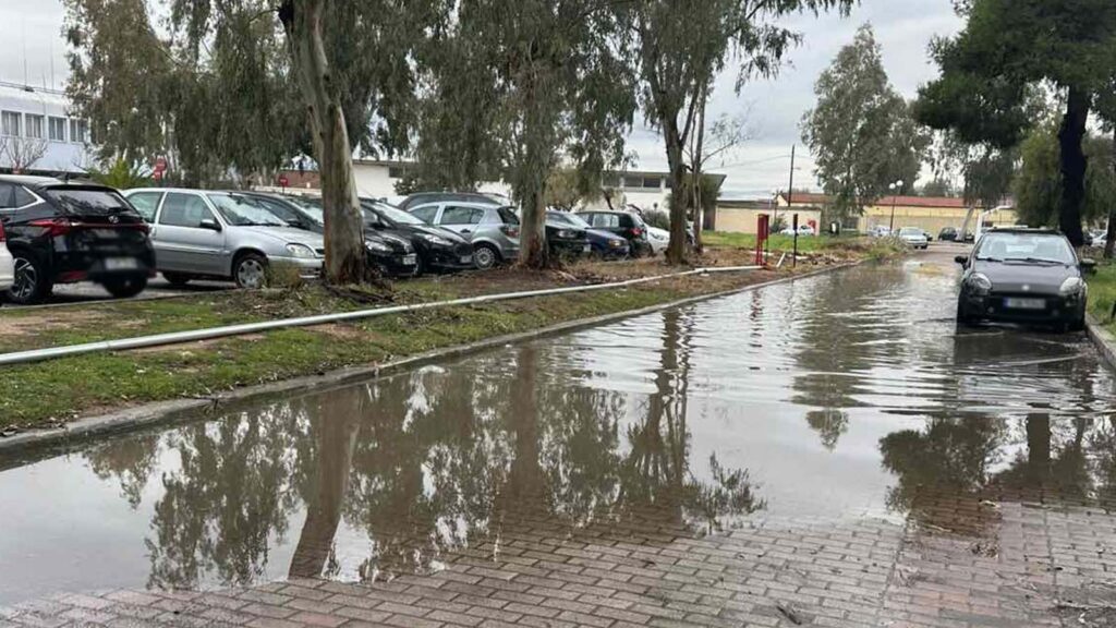 Τα προβλήματα στην ΑΕΝ Ασπροπύργου (Ακαδημία Εμπορικού Ναυτικού Ασπροπύργου) με τις πλημμυρισμένες αίθουσες της Ακαδημίας, αναδεικνύει το ΔΣ του Συλλόγου Σπουδαστών της Ακαδημίας