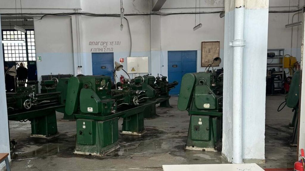 Τα προβλήματα στην ΑΕΝ Ασπροπύργου (Ακαδημία Εμπορικού Ναυτικού Ασπροπύργου) με τις πλημμυρισμένες αίθουσες της Ακαδημίας, αναδεικνύει το ΔΣ του Συλλόγου Σπουδαστών της Ακαδημίας