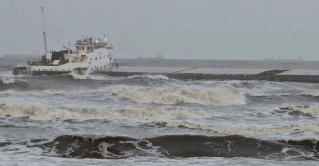 Το φορτηγό πλοίο Fener σώθηκε την τελευταία στιγμή- Η απόφαση του πλοίαρχου για εκούσια προσάραξη