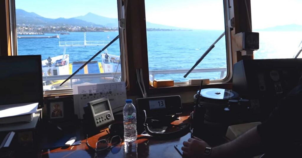 Σε ένα πολύ ωραίο βίντεο του Isalos, βλέπουμε το ταξίδι και την άφιξη στην Αίγινα του ferry boat Ελένη.