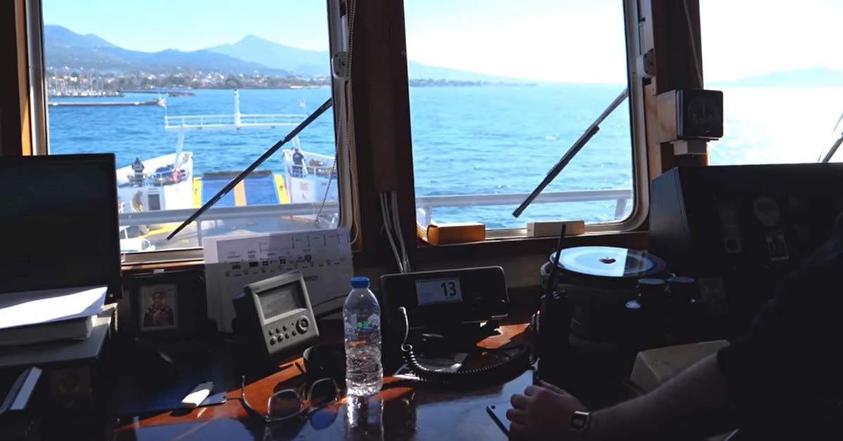 Σε ένα πολύ ωραίο βίντεο του Isalos, βλέπουμε το ταξίδι και την άφιξη στην Αίγινα του ferry boat Ελένη.