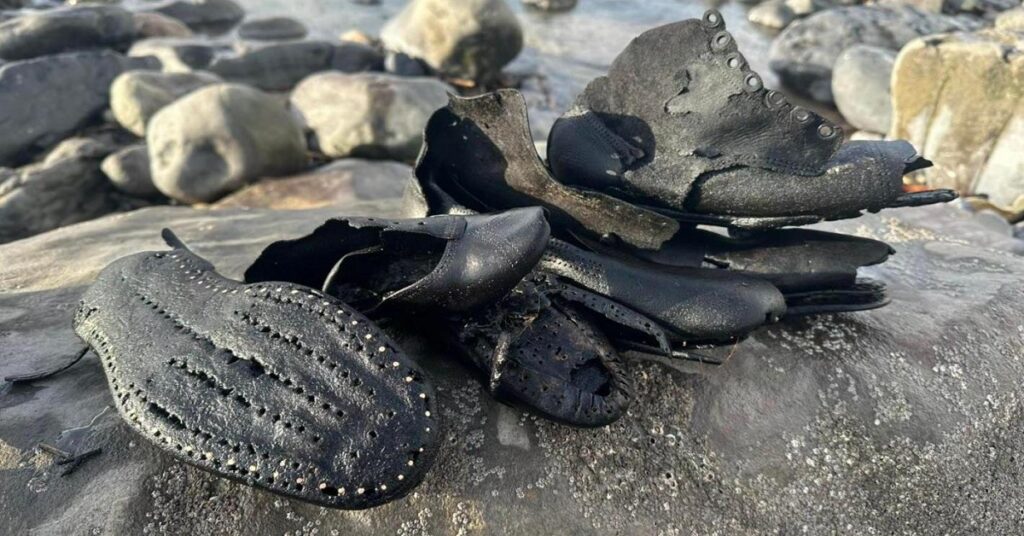 Μυστήριο με το φορτίο παπουτσιών που χάθηκε πριν 150 χρόνια και ξεβράστηκε στην ακτή