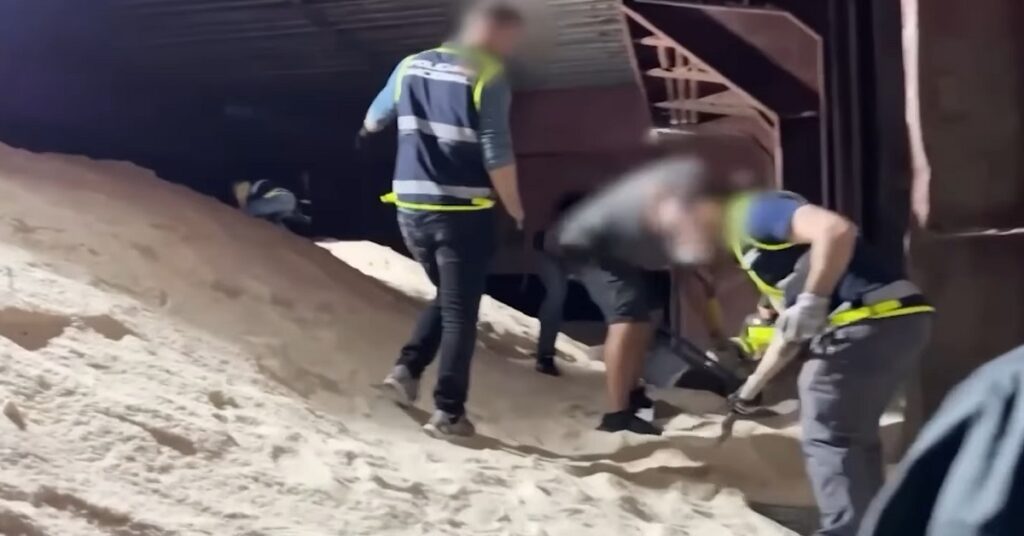 Φορτηγό πλοίο έμεινε από καύσιμα και στον έλεγχο βρέθηκαν 10 τόνοι κοκαΐνης