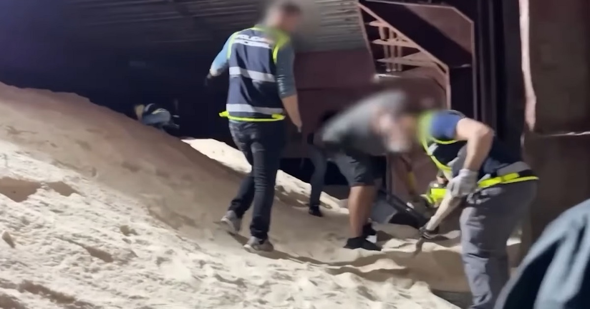 Φορτηγό πλοίο έμεινε από καύσιμα και στον έλεγχο βρέθηκαν 10 τόνοι κοκαΐνης