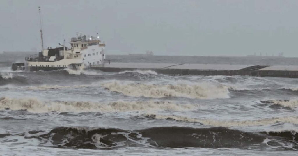 Δραματική η κατάσταση του πλοίου FENER – Αυξάνεται η κλίση και έχει μερικώς βυθιστεί