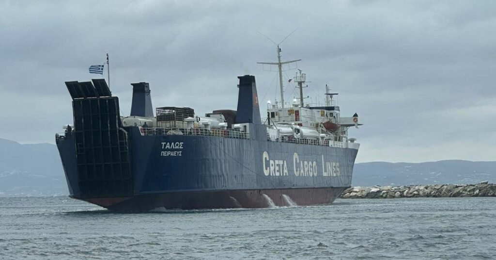 Το RΟ-RO «ΤΑΛΩΣ» προσάραξε στη Νάξο