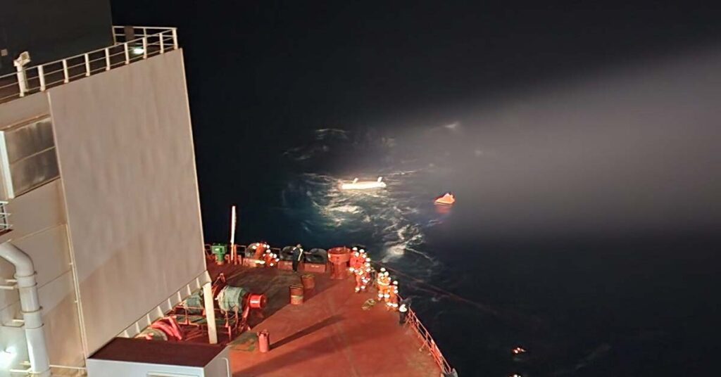 Απίστευτη διάσωση στον Ατλαντικό: Δεξαμενόπλοιο έσωσε έναν άνδρα 1.100 μίλια από τη στεριά!