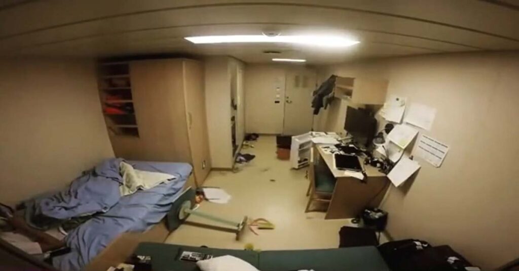 Η «πατέντα» για να κοιμάται ένας ναυτικός όταν κουνάει το πλοίο