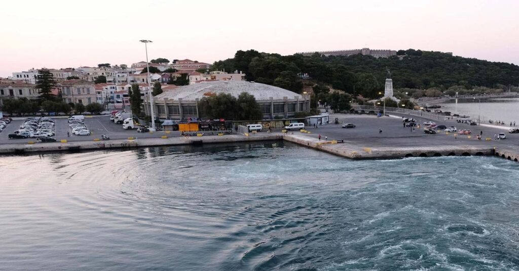 Μεθυσμένος οδηγός εκτός ελέγχου προκάλεσε σοβαρό ατύχημα στο λιμάνι της Μυτιλήνης