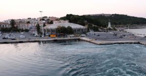 Μεθυσμένος οδηγός εκτός ελέγχου προκάλεσε σοβαρό ατύχημα στο λιμάνι της Μυτιλήνης