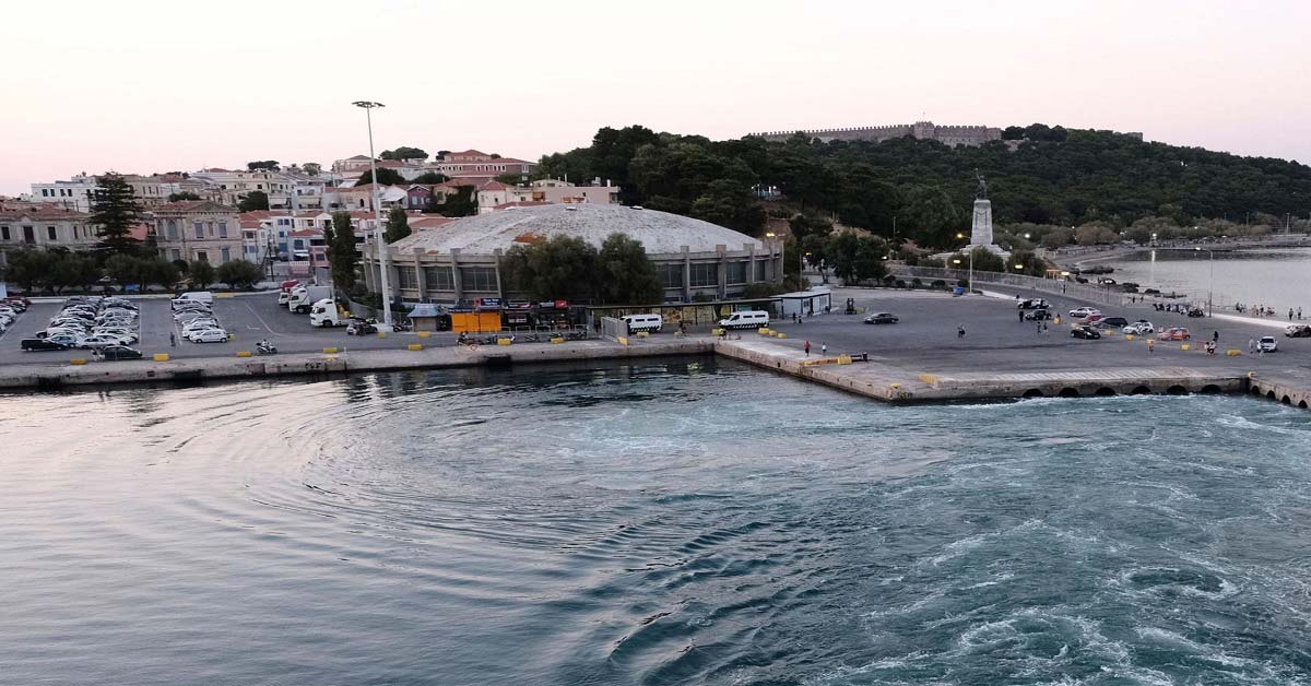 Μεθυσμένος οδηγός εκτός ελέγχου προκάλεσε σοβαρό ατύχημα στο λιμάνι της Μυτιλήνης