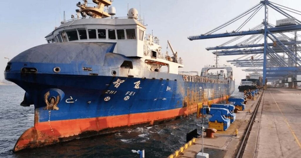 Πλοίο ταξίδεψε, έδεσε και ξεφόρτωσε χωρίς πλήρωμα