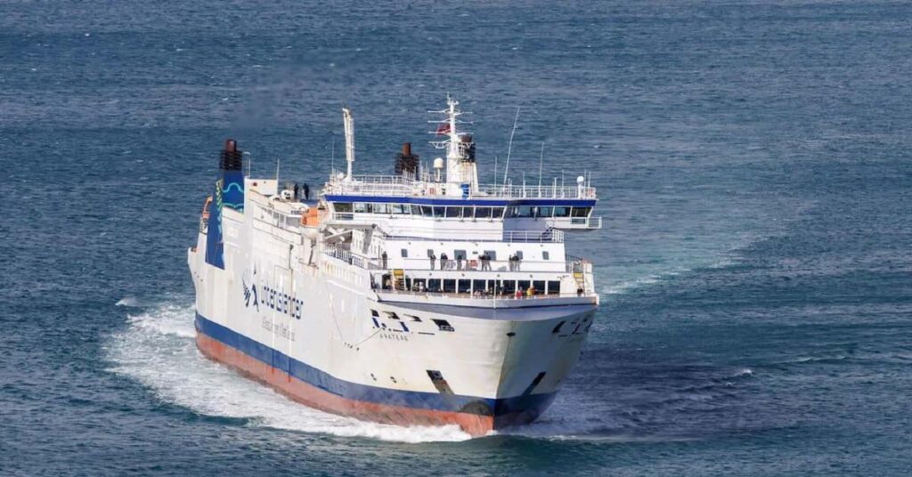 Εντείνεται η διαμάχη στο ferry Vega: Καταγγελίες για μισθούς μόλις 206 δολαρίων