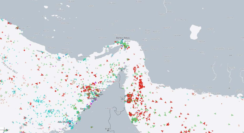 Πλοία σταματούν να περνούν από τα στενά του Ορμούζ- έκτακτες οδηγίες από το λιμενικό σώμα
