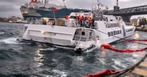 Βυθίστηκε το επιβατηγό Sea Star Tilos - Δραματική Διάσωση των 6 Μελών του πληρώματος ( Video )