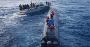 Εντοπίστηκαν 10 τόνοι κοκαΐνης σε τρία ημι-υποβρύχια