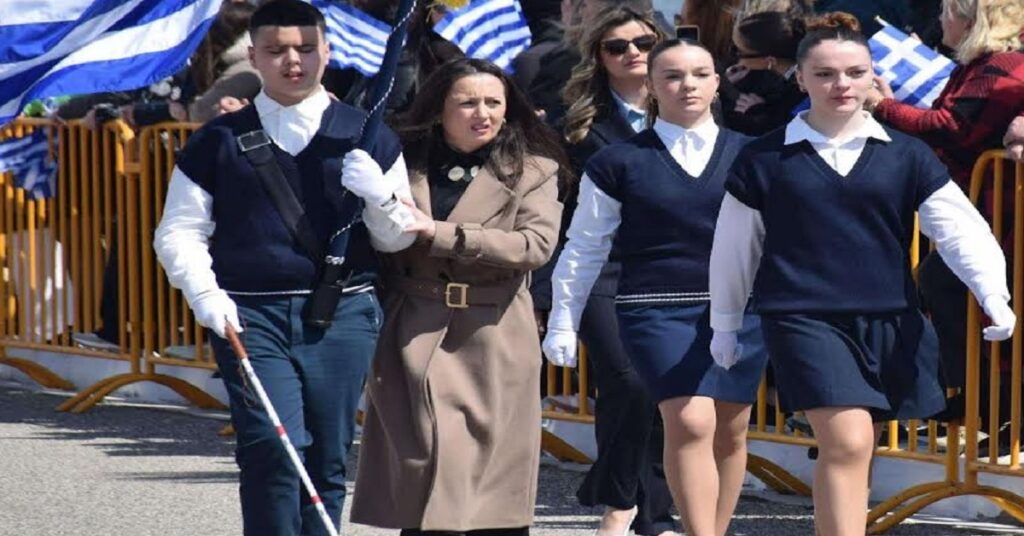 Η πιο δυνατή στιγμή της παρέλασης: Ο Γιάννης έγινε σύμβολο δύναμης - Η στήριξη από τον πρόεδρο της ΠΕΠΙΕΘ