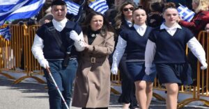 Η πιο δυνατή στιγμή της παρέλασης: Ο Γιάννης έγινε σύμβολο δύναμης - Η στήριξη από τον πρόεδρο της ΠΕΠΙΕΘ