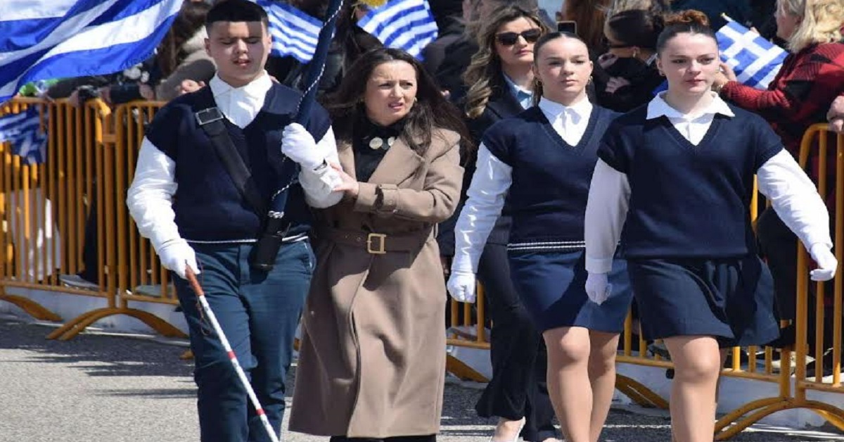 Η πιο δυνατή στιγμή της παρέλασης: Ο Γιάννης έγινε σύμβολο δύναμης - Η στήριξη από τον πρόεδρο της ΠΕΠΙΕΘ