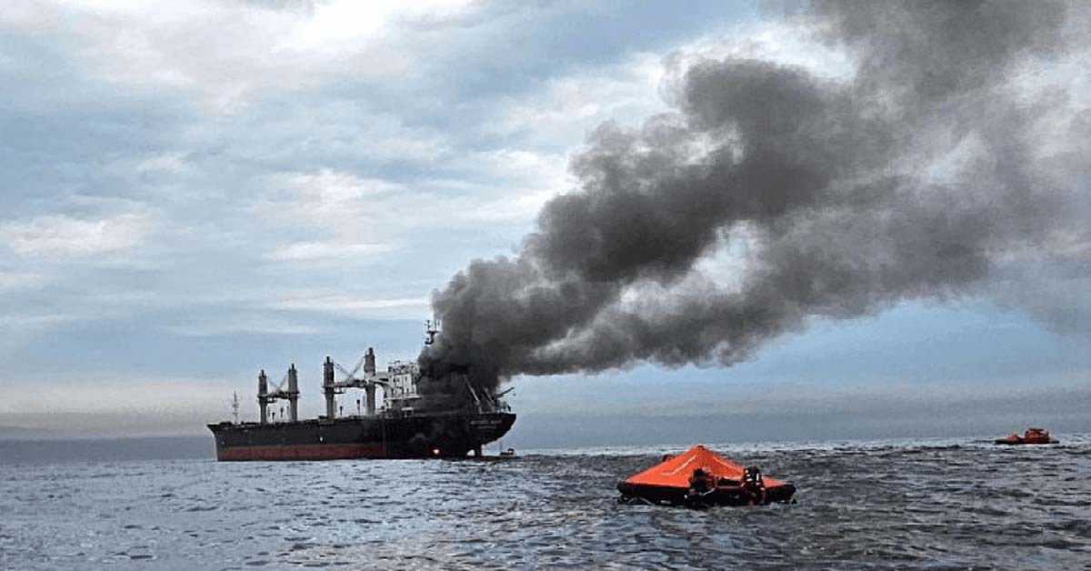 Άκαρπες οι έρευνες για 3 ναυτικούς μετά από επίθεση σε πλοίο στο Ορμούζ