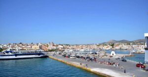 «Βράζει» η Αίγινα: Διακοπή σύμβασης από τον ΕΟΠΥΥ αφήνει το νησί χωρίς αιμοκάθαρση