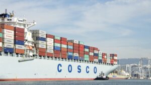 Τα δύο κινεζικά πλοία της COSCO κατευθύνονται ξανά προς Ορμούζ – Δεύτερη προσπάθεια μετά το «γύρισμα»