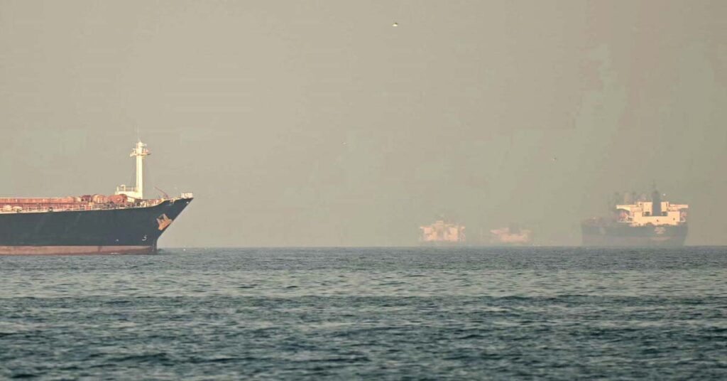 Εκατοντάδες φορτηγά πλοία εγκλωβισμένα στον Περσικό Κόλπο