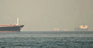 Εκατοντάδες φορτηγά πλοία εγκλωβισμένα στον Περσικό Κόλπο