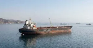 Τάνκερ χτυπήθηκε ανοικτά της Φουτζέιρα, μακριά από Περσικό Κόλπο και Ορμούζ