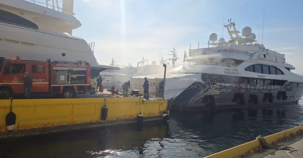 Φωτιά σε θαλαμηγό στα Ναυπηγεία Περάματος (βίντεο)