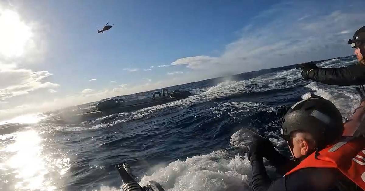 Βίντεο: Καταδίωξη ημι-υποβρυχίου «ναρκόπλοιου» στον Ειρηνικό από την Αμερικανική Ακτοφυλακή