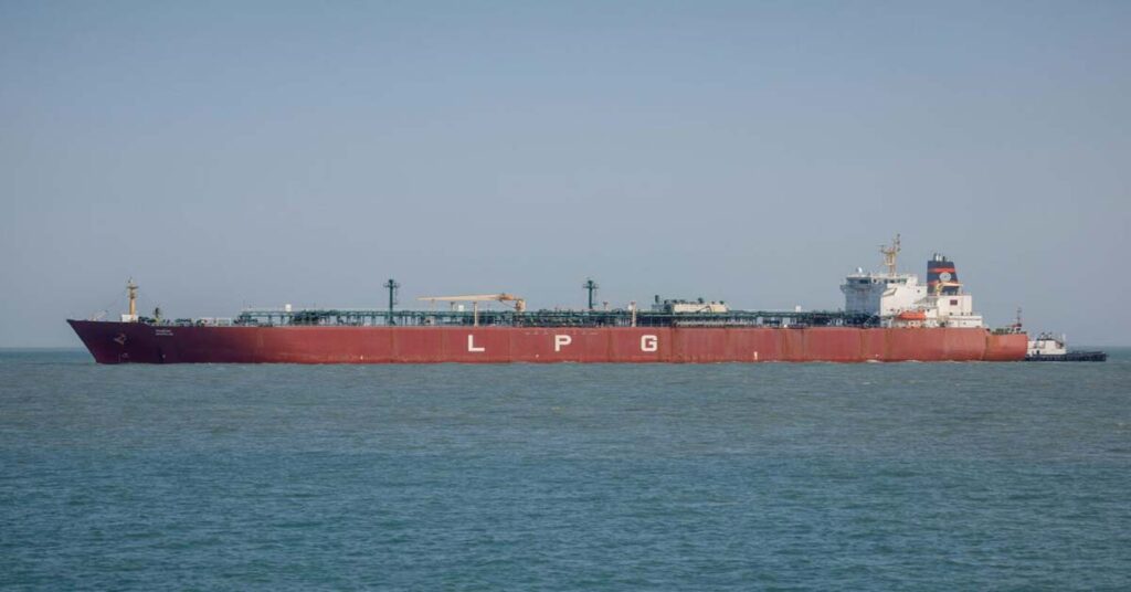 Πλοία LPG περνούν σε «απόσταση αναπνοής» από τις ακτές του Ιράν εν μέσω πολεμικής έντασης