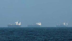 3.200 πλοία παγιδευμένα στον Περσικό Κόλπο καθώς ο πόλεμος Ιράν και ΗΠΑ-Ισραήλ παραλύει τη ναυτιλία