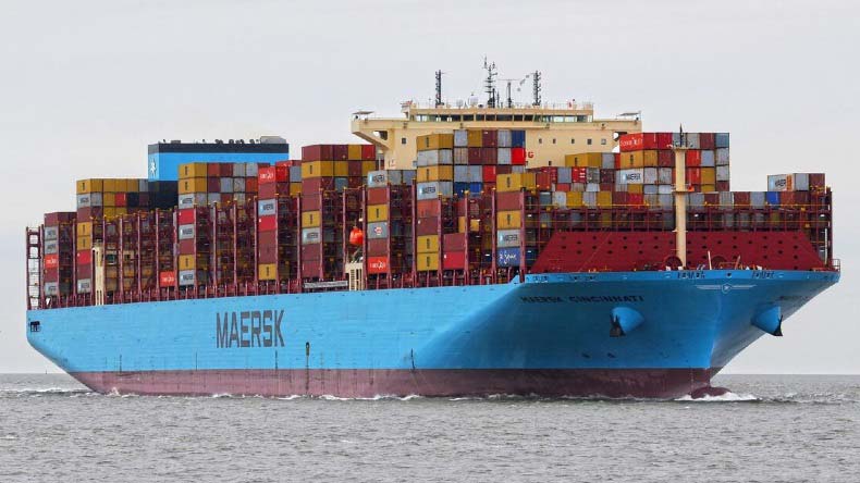 Χιλιάδες κοντέινερ εγκλωβισμένα σε λιμάνια μακριά από αυτά της Μέσης Ανατολής