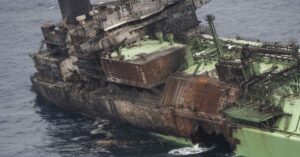 Προς τη Λιβύη κατευθύνεται το καμένο Arctic Metagaz – Το σχέδιο διάσωσης