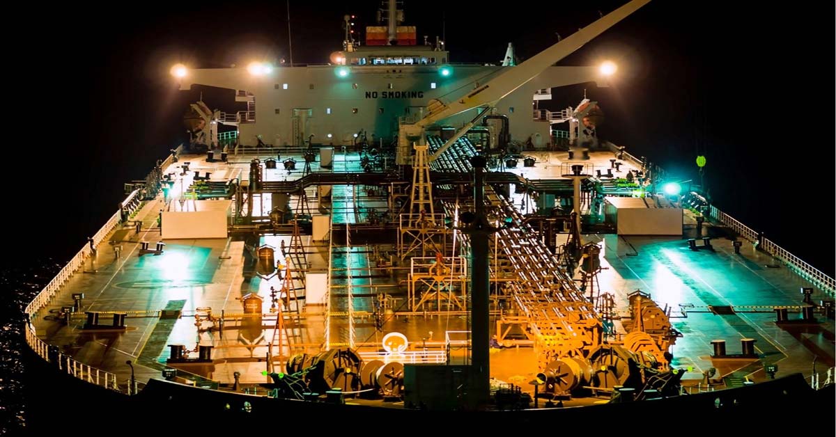 «Πλοίο φάντασμα» πίσω από μεγάλη πετρελαιοκηλίδα