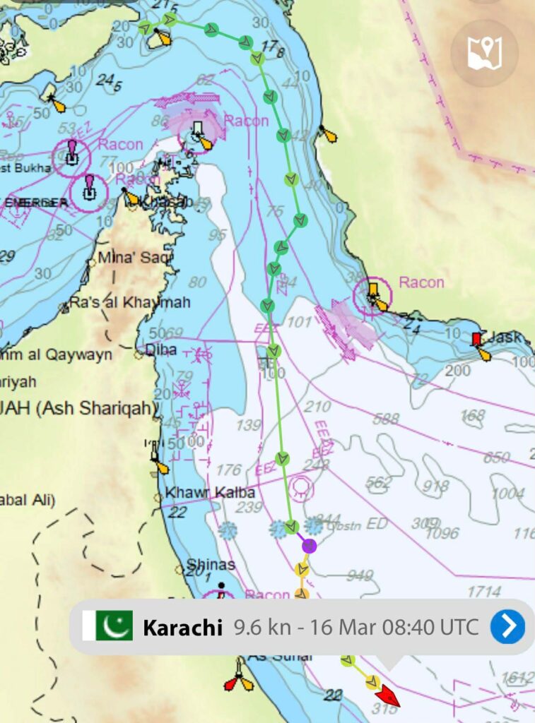 Με ανοικτό AIS πέρασε τάνκερ χωρίς ιρανικό φορτίο από το Ορμούζ – ερωτήματα για την πορεία του