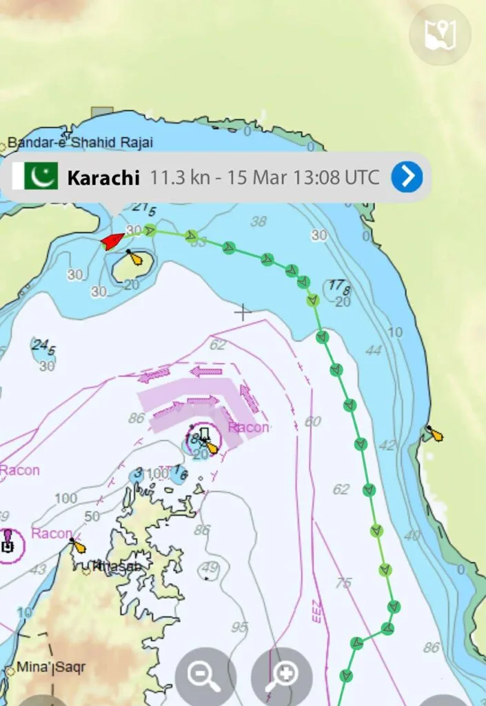Με ανοικτό AIS πέρασε τάνκερ χωρίς ιρανικό φορτίο από το Ορμούζ – ερωτήματα για την πορεία του
